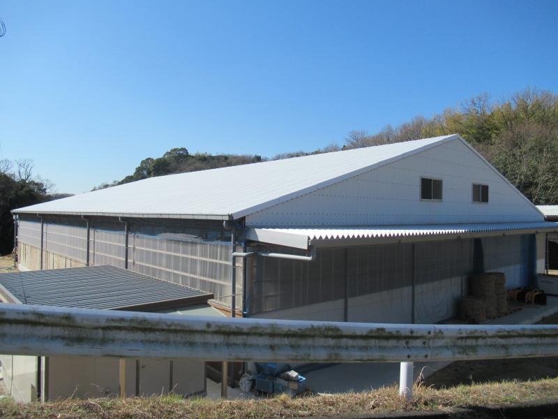 兵庫県洲本市M様 牧場屋根遮熱塗装工事完工しました。