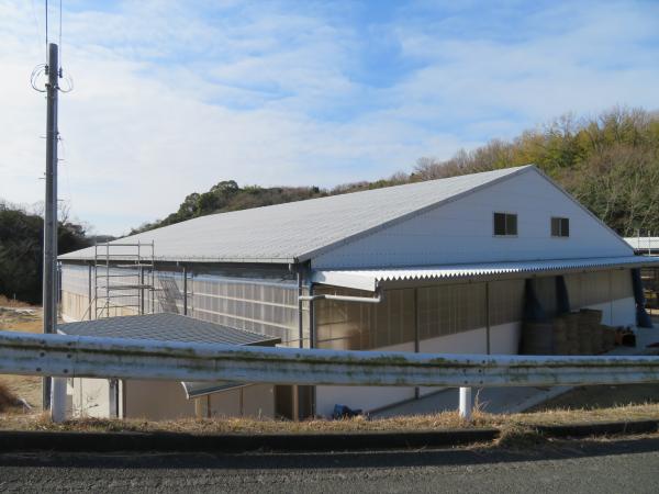 兵庫県洲本市M様 牧場屋根遮熱塗装工事完工しました。