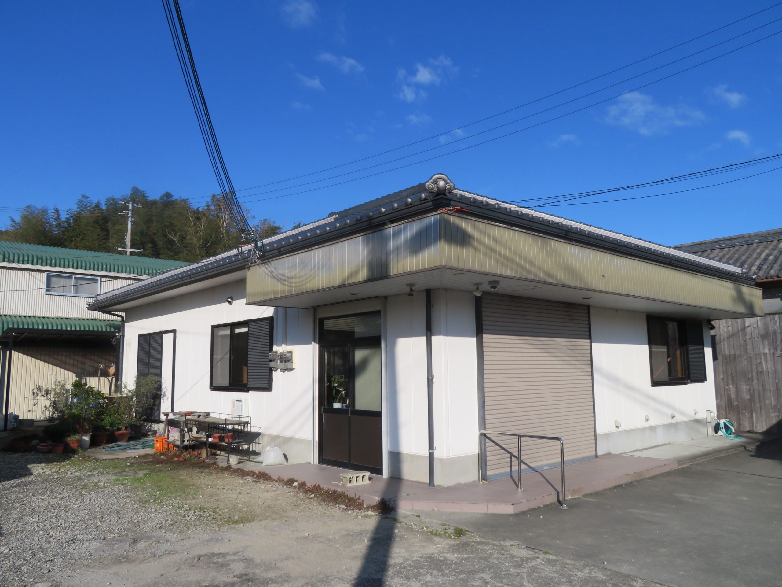 兵庫県洲本市外壁塗装工事でピカピカの仕上がりに!!